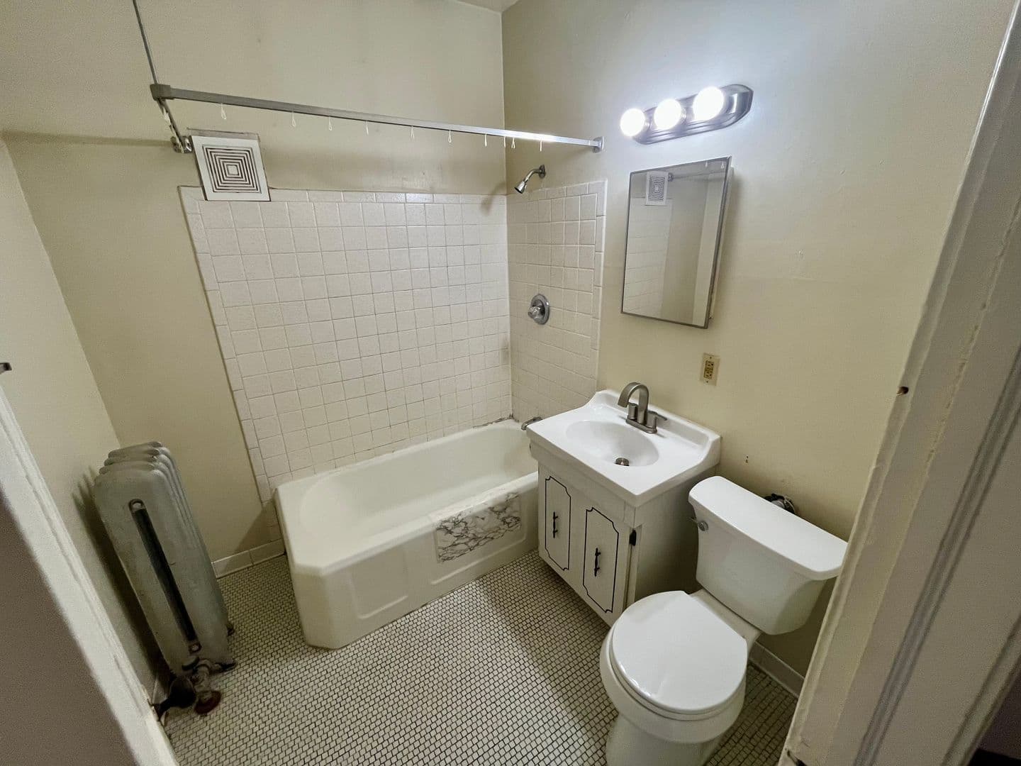 Milwaukee Apartment: 2507-2515 N Stowell