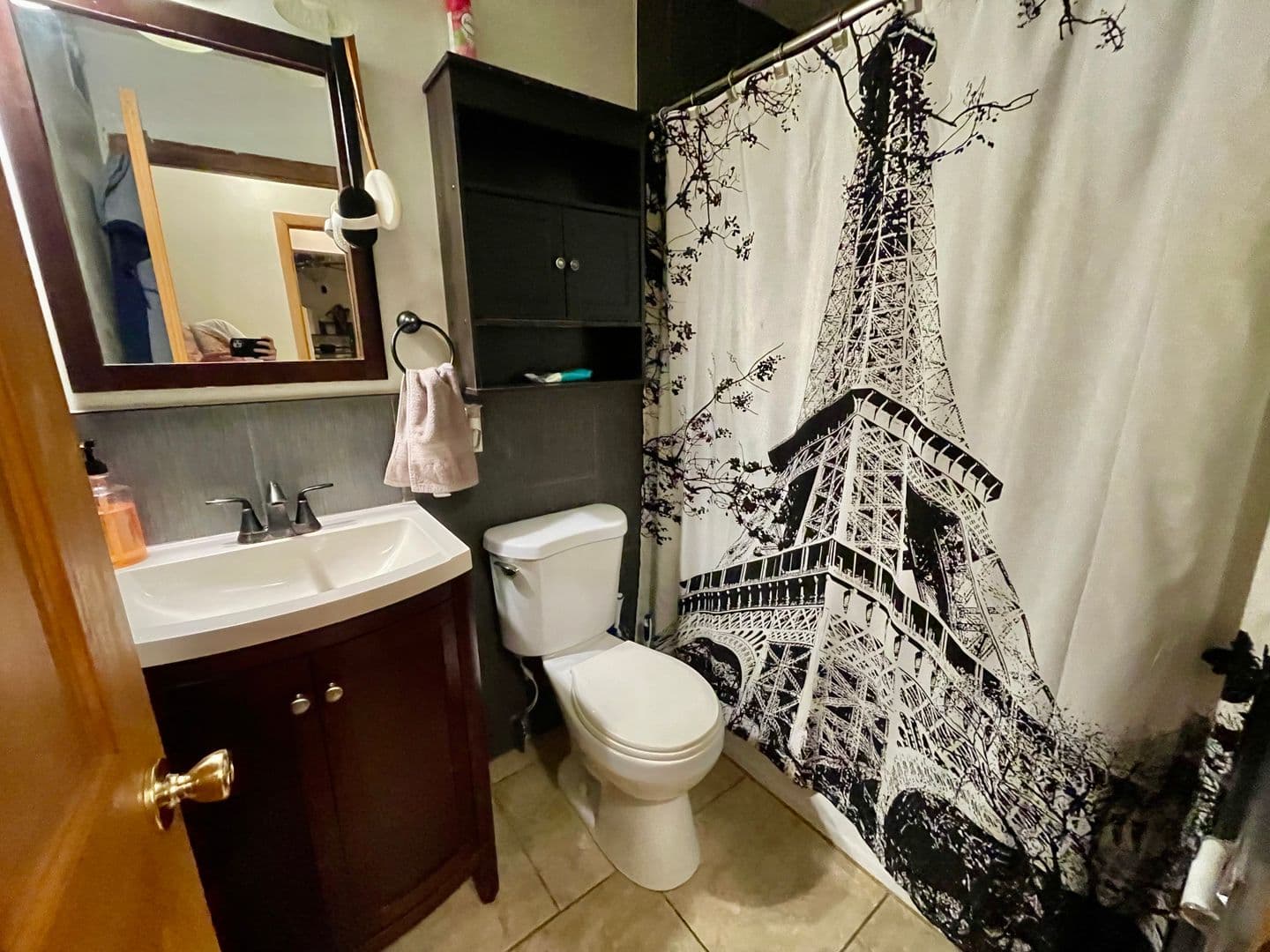 Milwaukee Apartment: 2425 N Oakland Ave