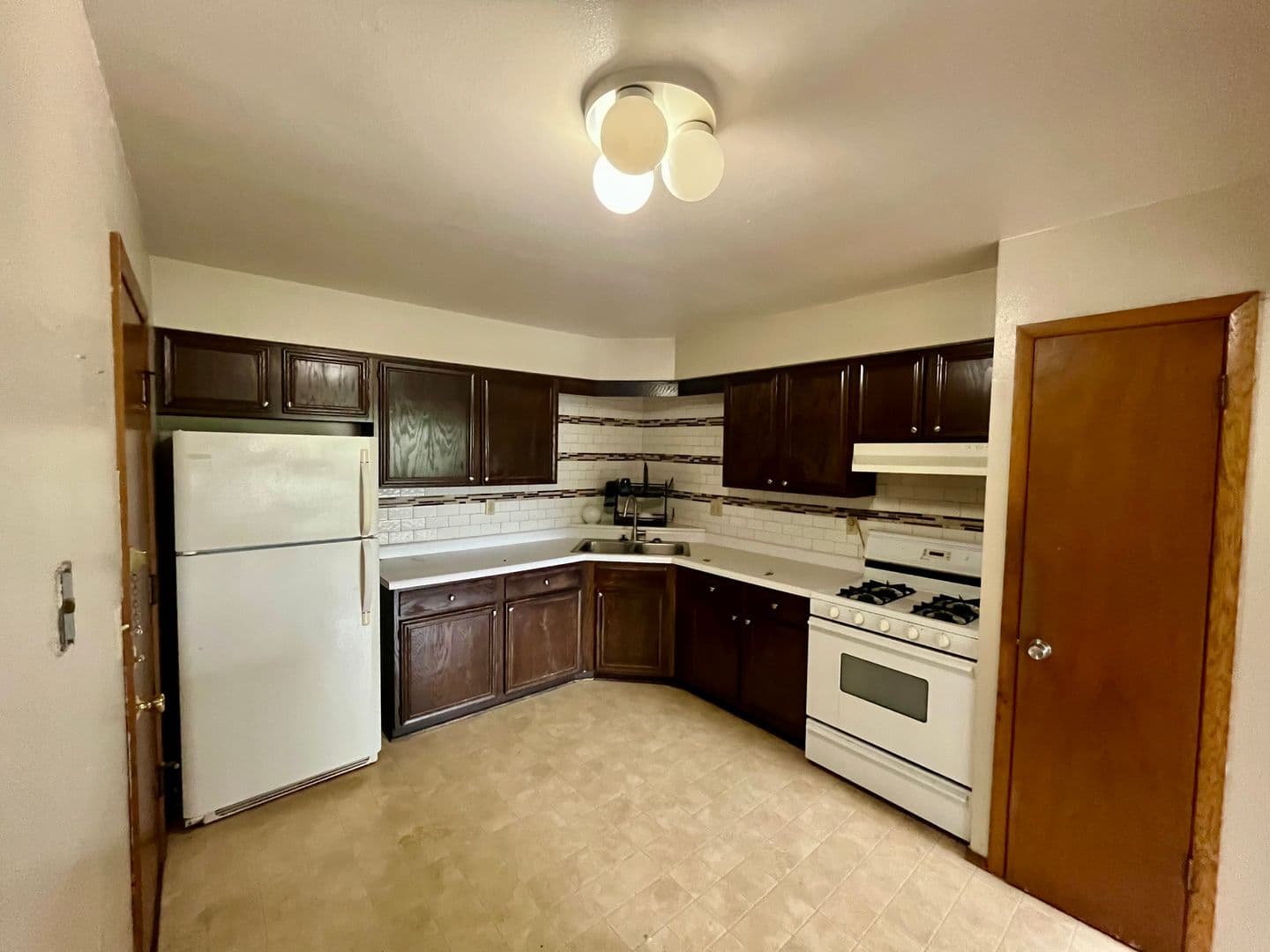 Germantown Apartment: W155N11352 Sylvan Circle