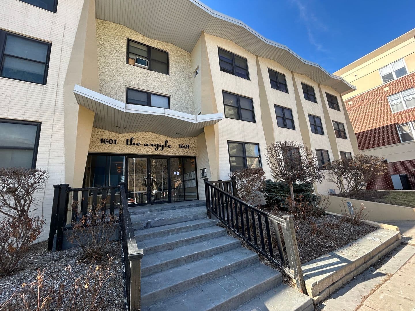 Milwaukee Apartment: 1601 N Farwell Ave