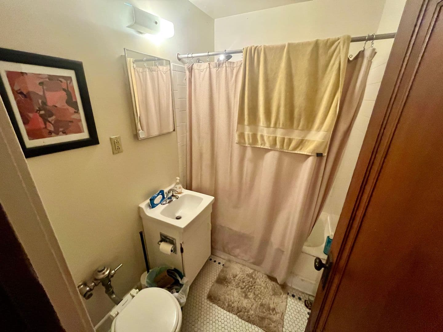 Milwaukee Apartment: 2632 N Oakland Ave