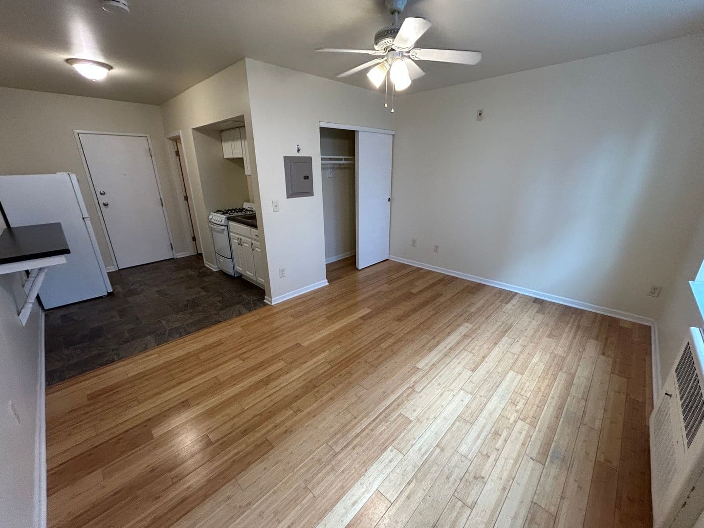 Milwaukee Apartment: 1819 N. Cambridge Ave.