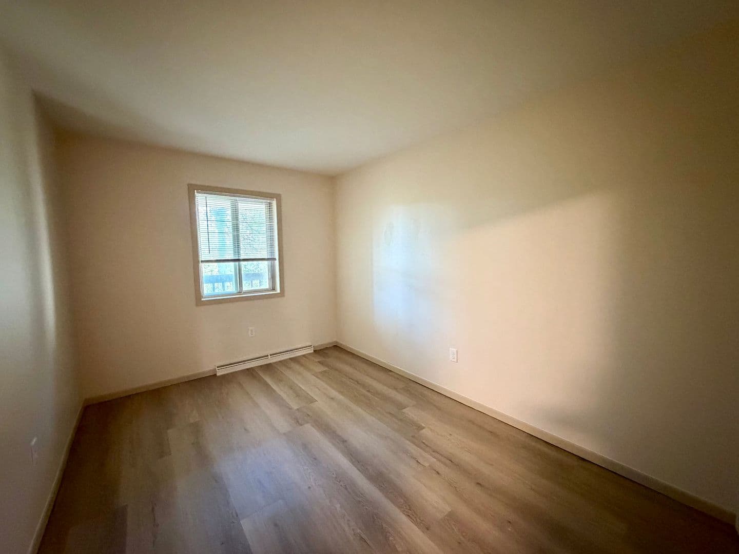 Appleton Apartment: 40 Bluemound Ct