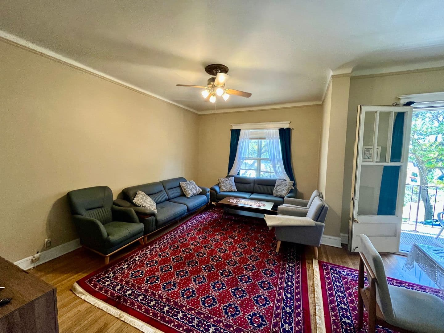 Milwaukee Apartment: 2320 E Belleview Pl.