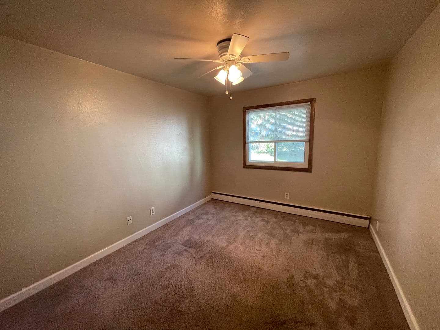 Milwaukee Apartment: 2425 N Oakland Ave