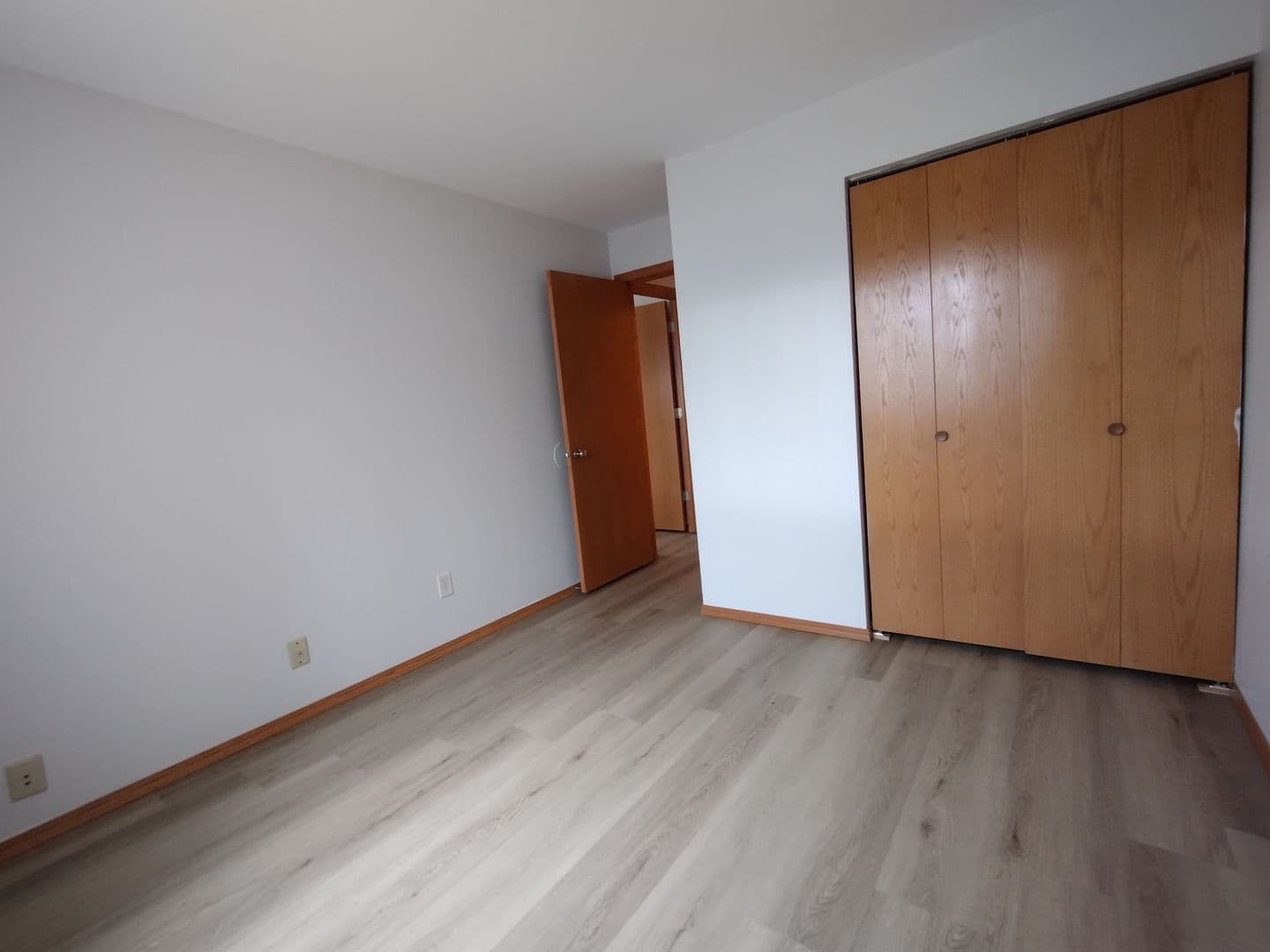 Menasha Apartment: 992 Third Street