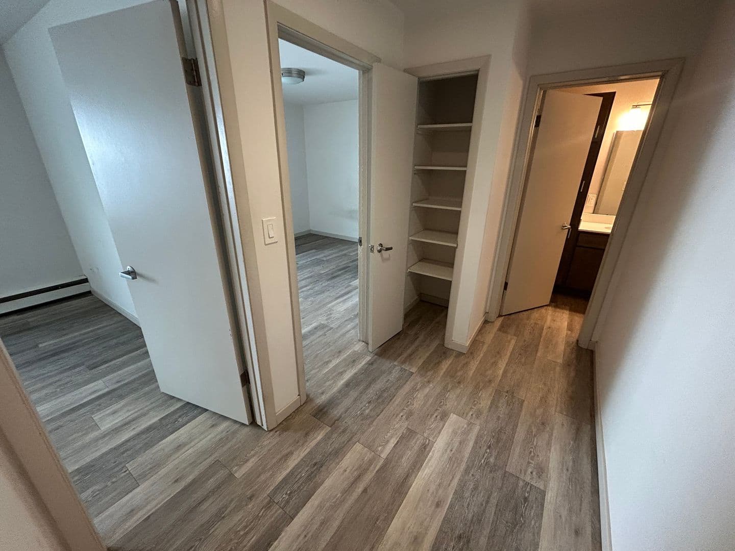Milwaukee Apartment: 2867 S. Kinnickinnic Ave.