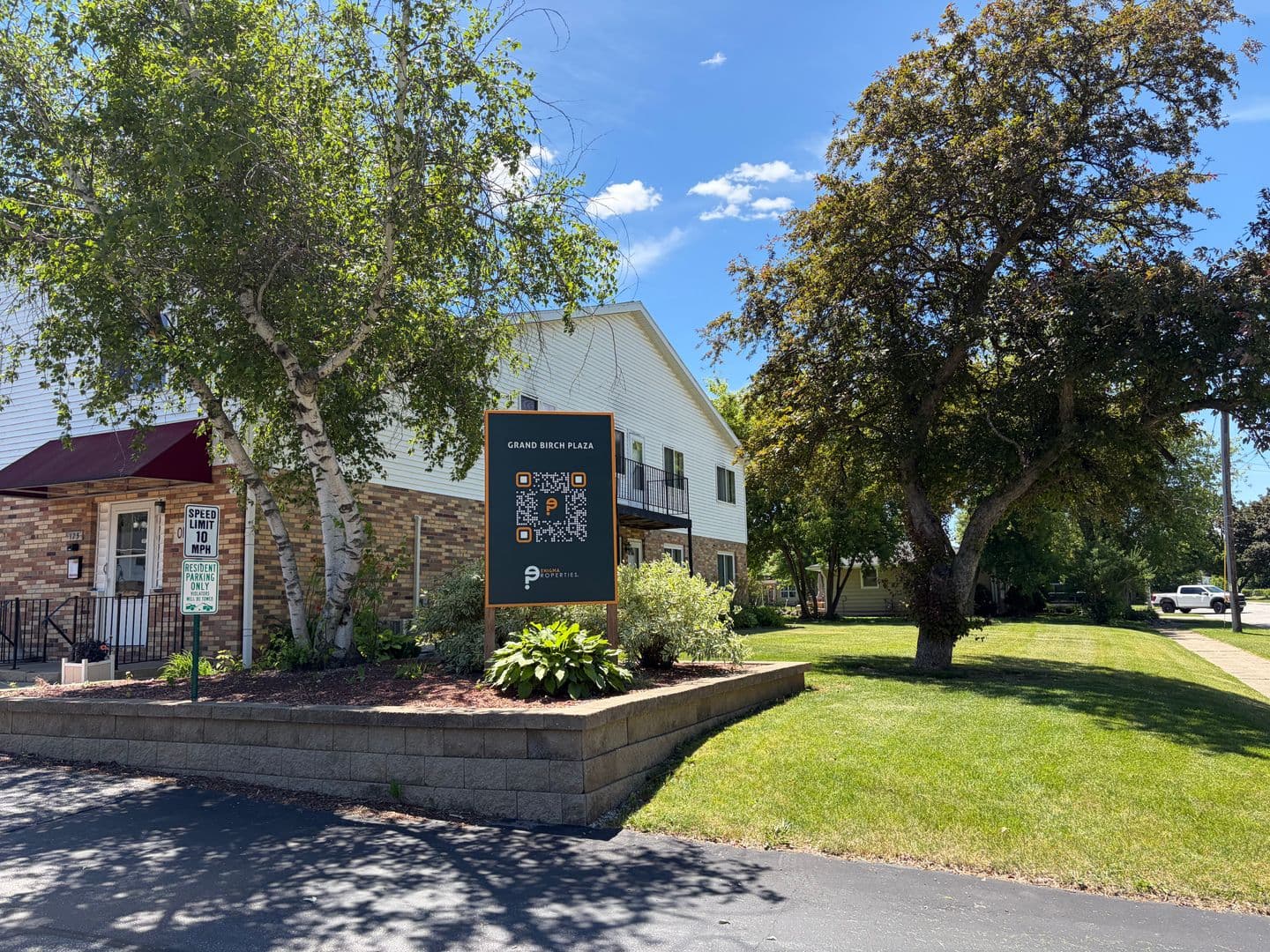 Green Bay Apartment: 1668 Shawano Ave