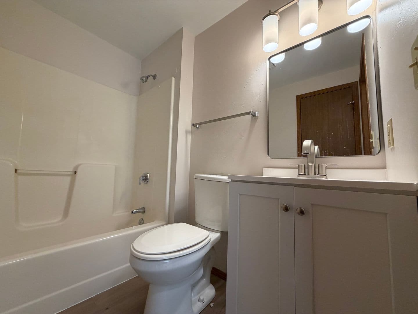 Green Bay Apartment: 2721 Humboldt Rd
