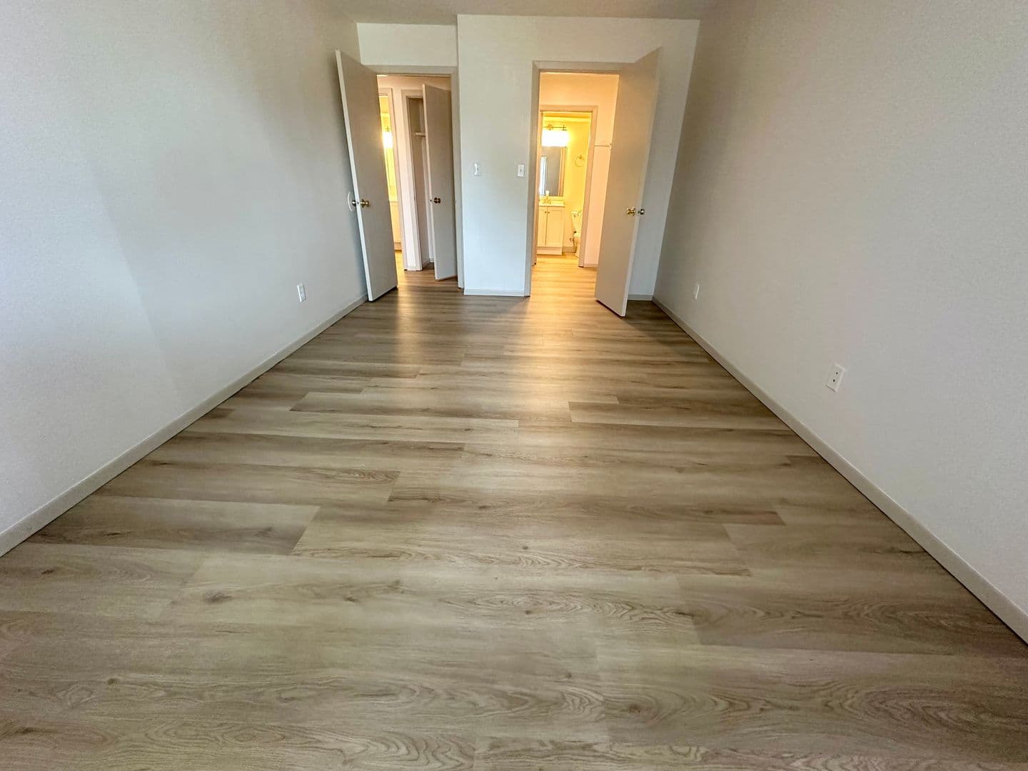 Green Bay Apartment: 1670 Shawano Ave
