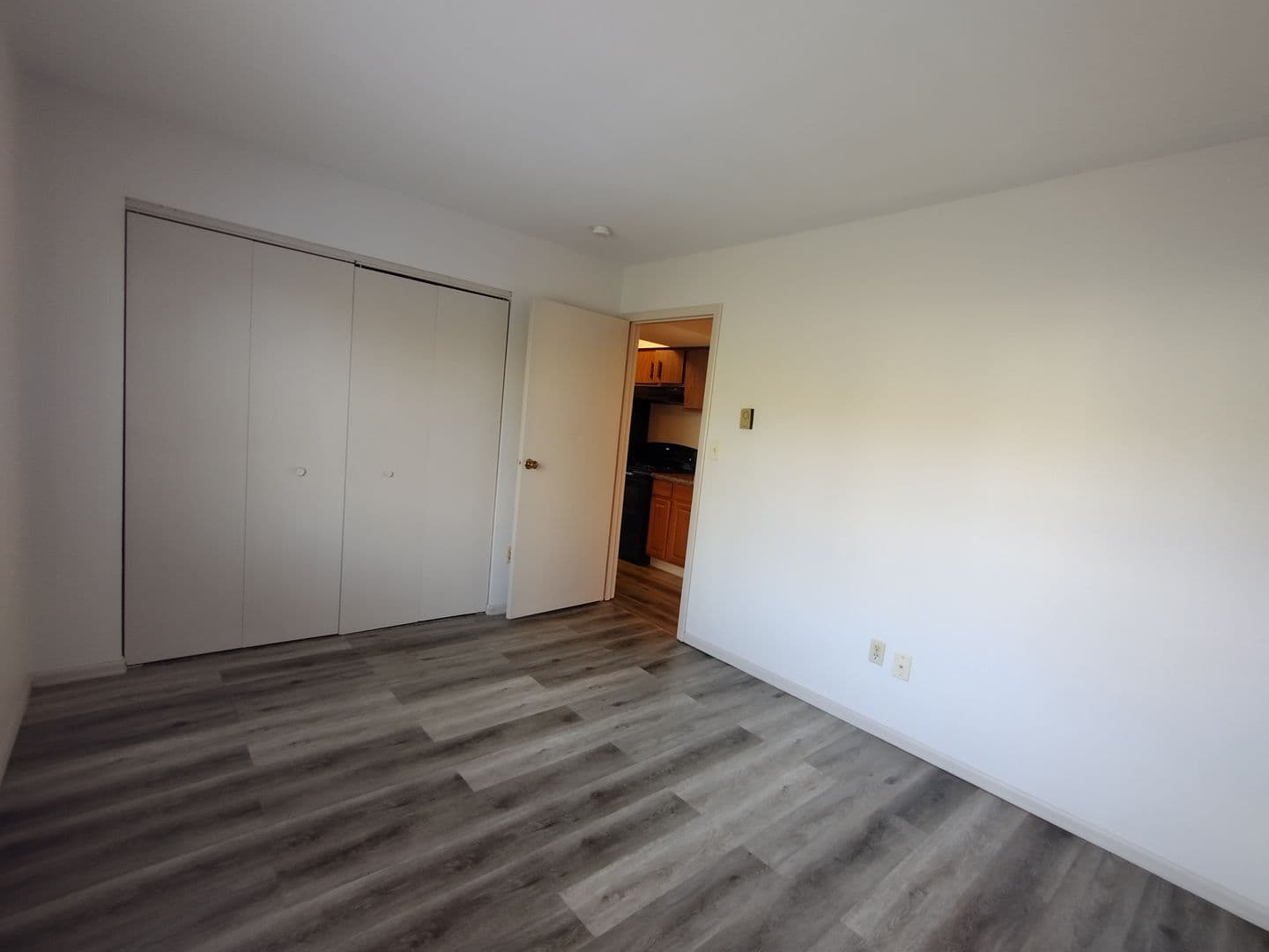 Menasha Apartment: 988 Third Street