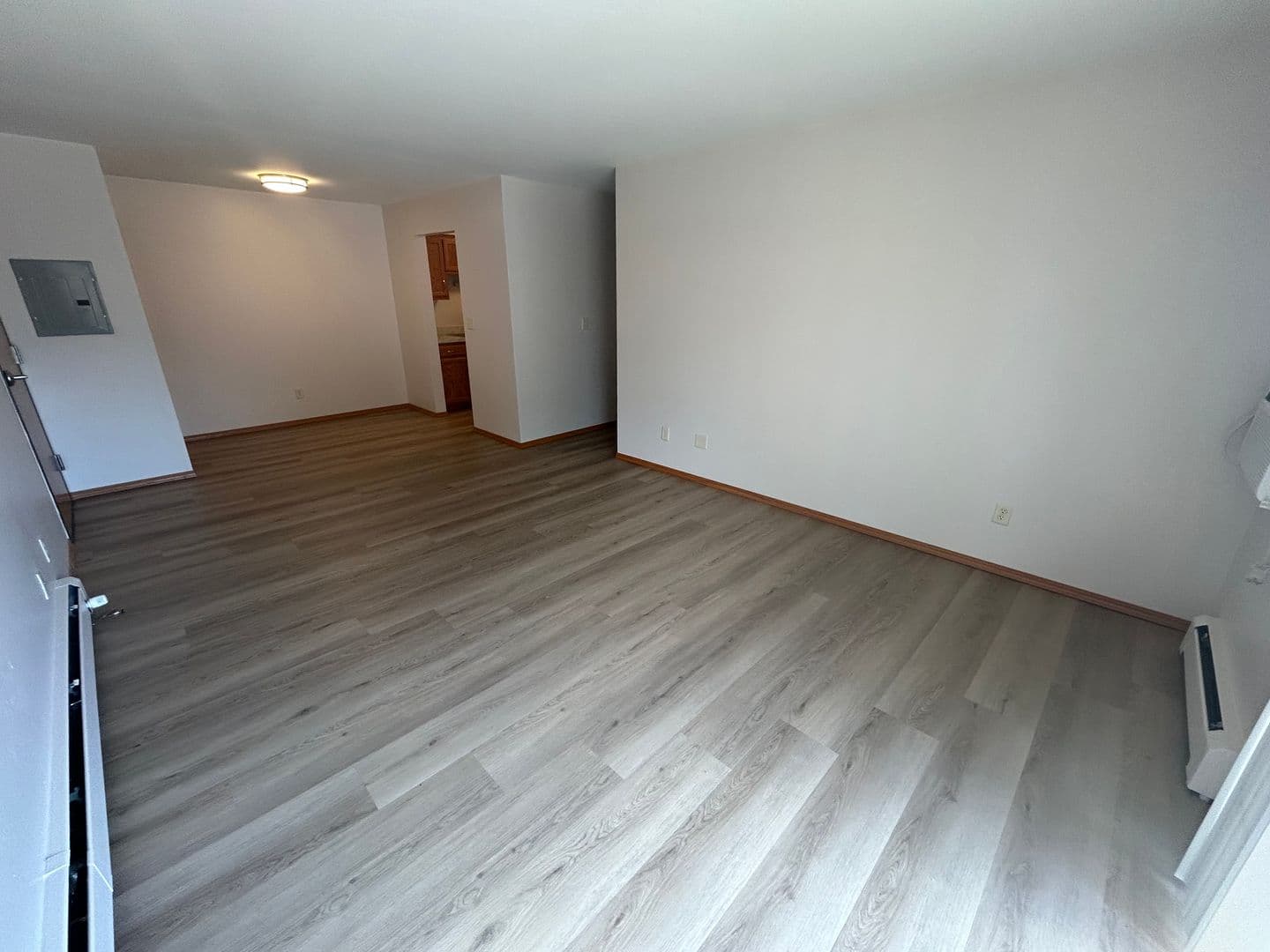 Menasha Apartment: 992 Third Street