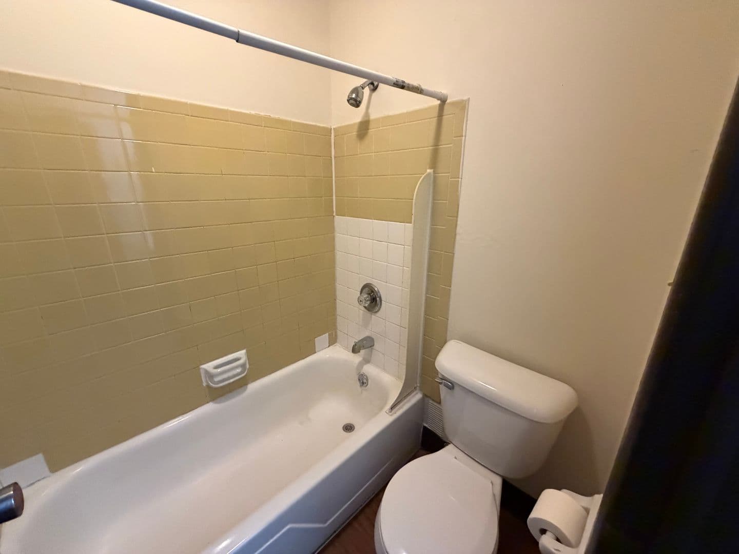 Green Bay Apartment: 111 S Platten St