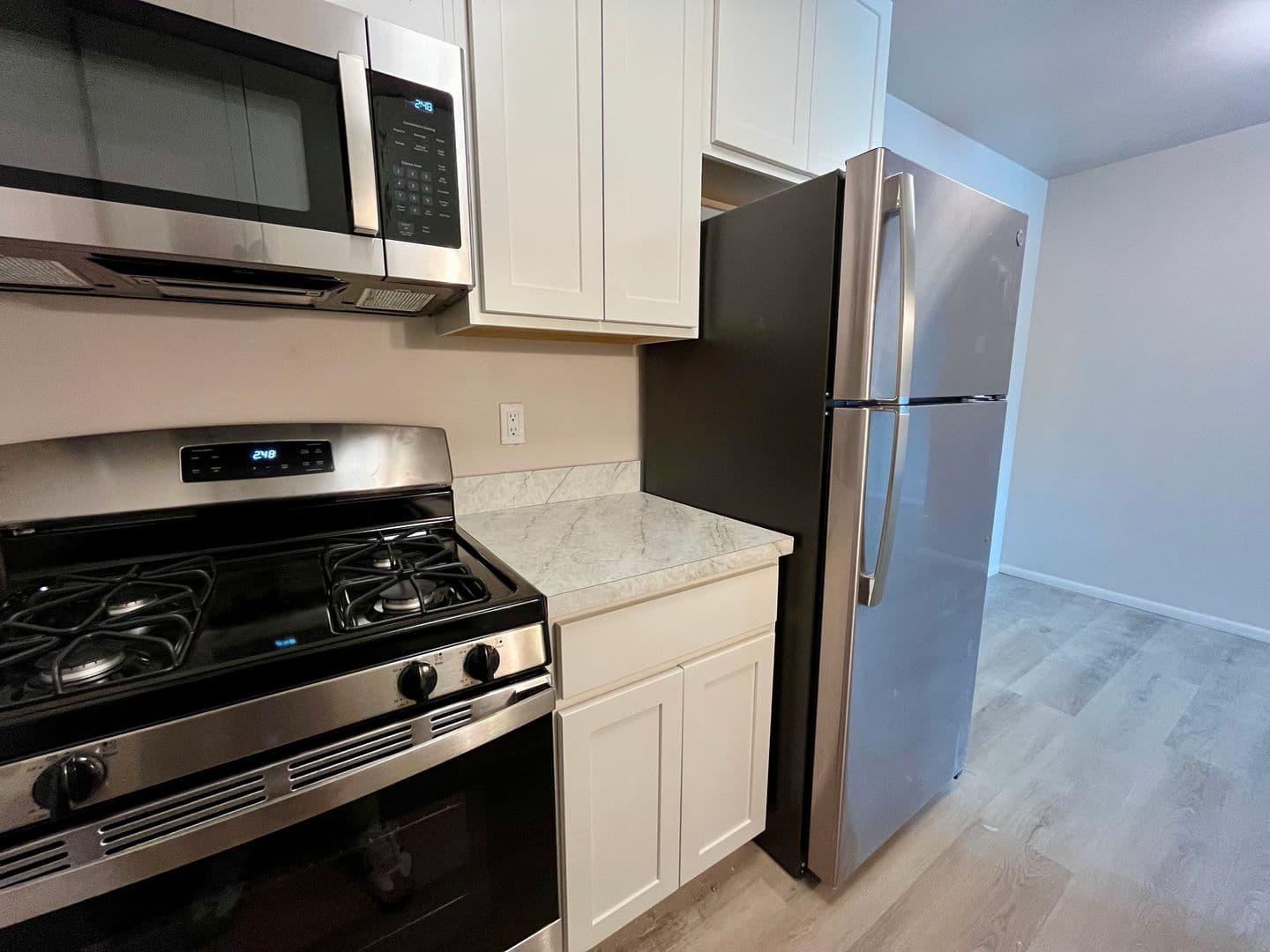 Milwaukee Apartment: 4246 S 60th St