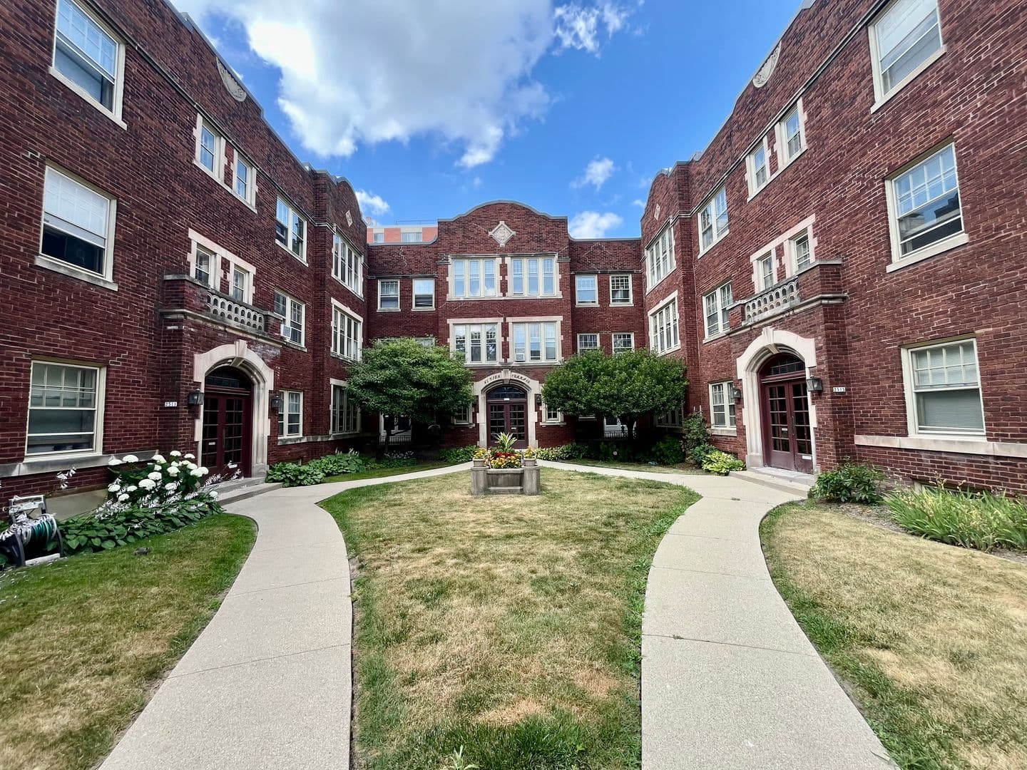 Milwaukee Apartment: 2507-2515 N Stowell