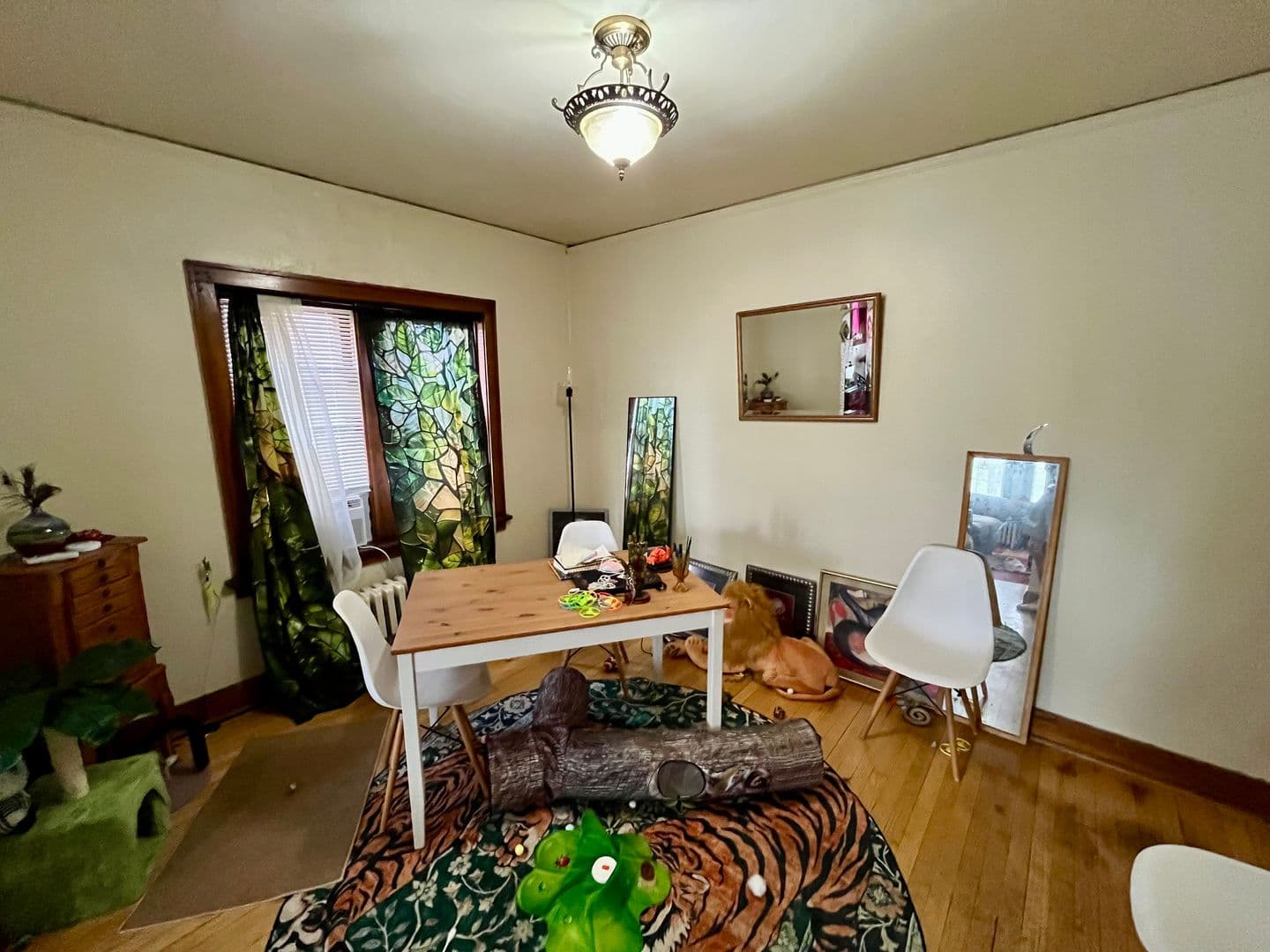 Shorewood Apartment: 4422 N Oakland Ave