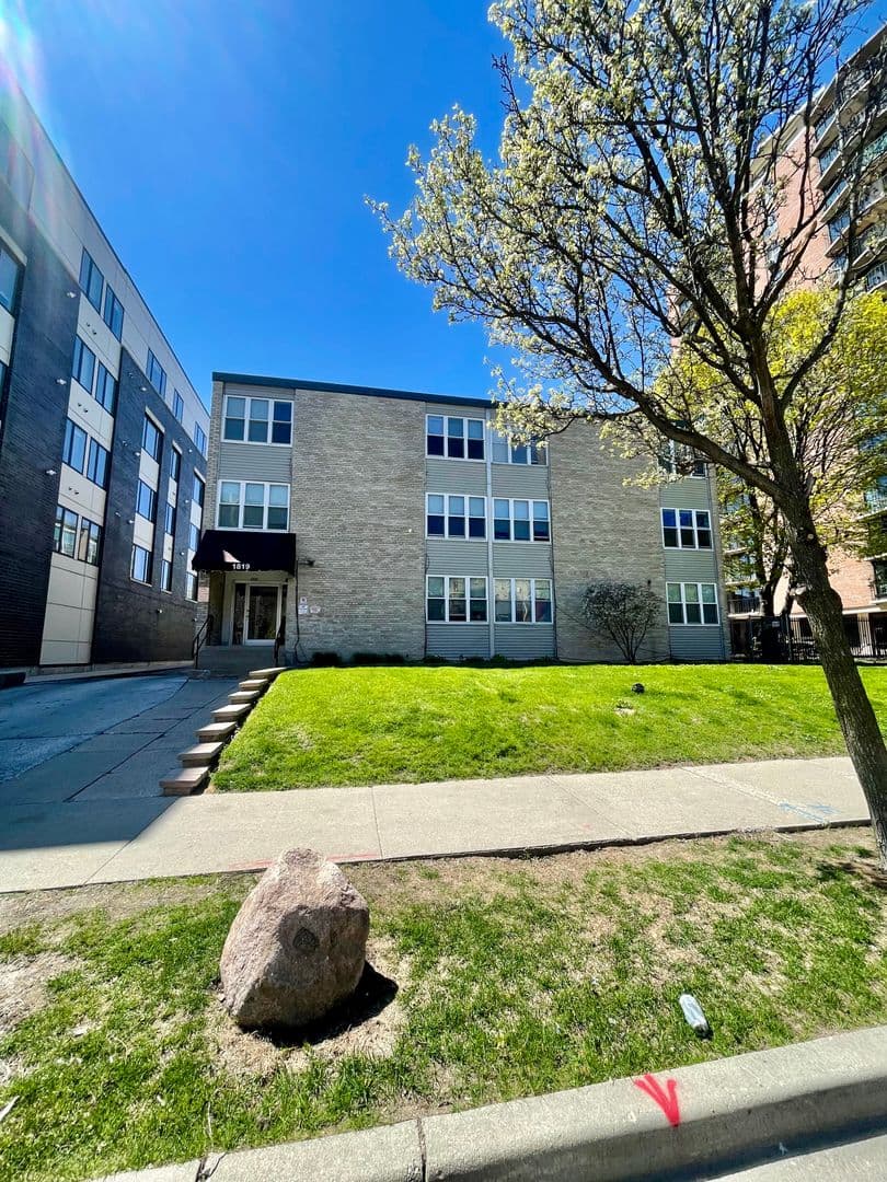 Milwaukee Apartment: 1819 N. Cambridge Ave.