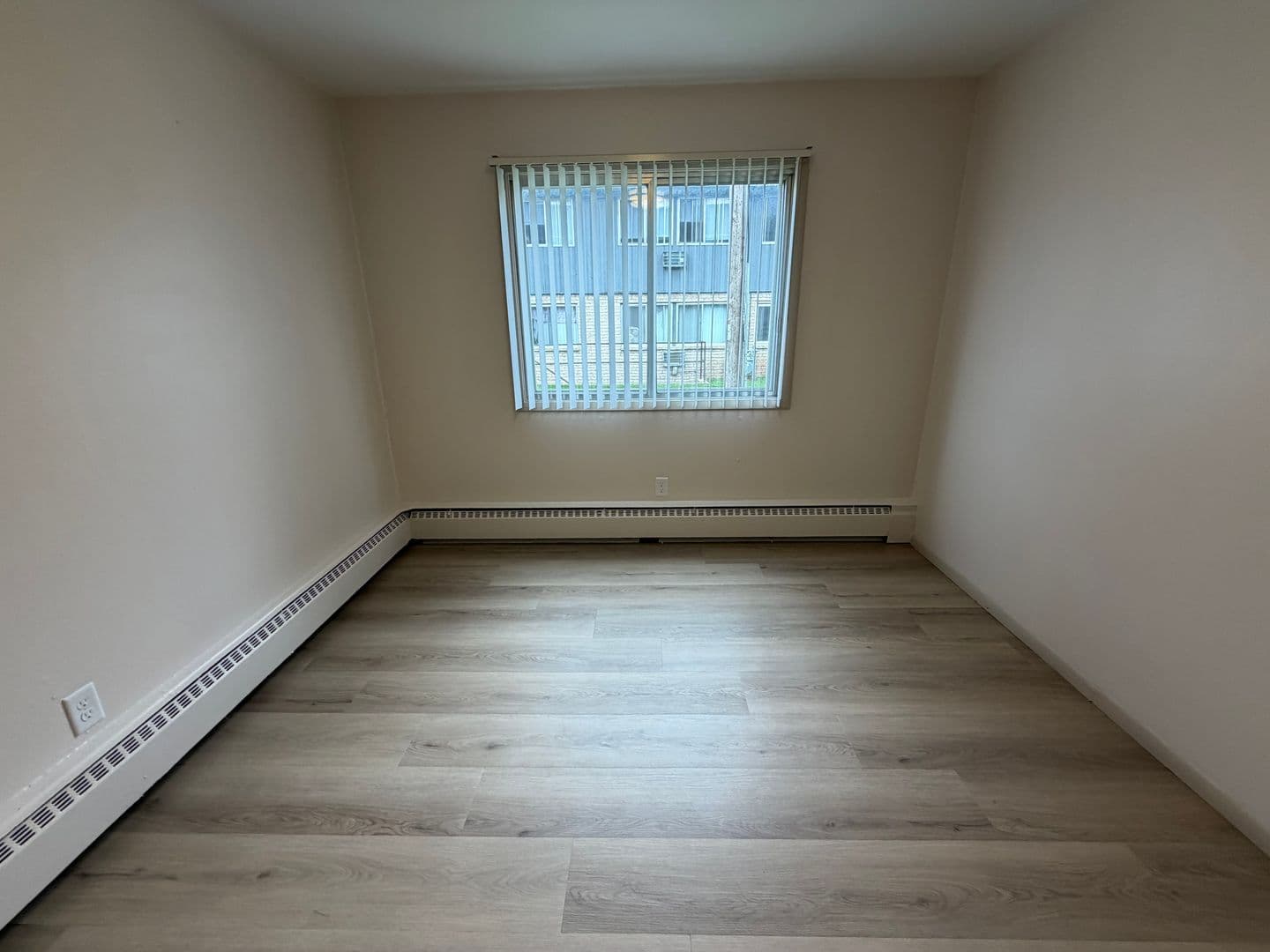 Green Bay Apartment: 1680 Shawano Ave