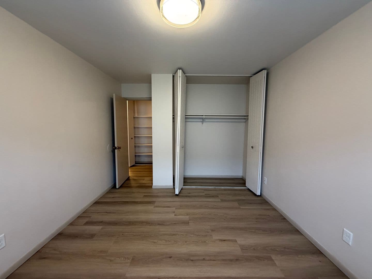 Green Bay Apartment: 1694 Shawano Ave