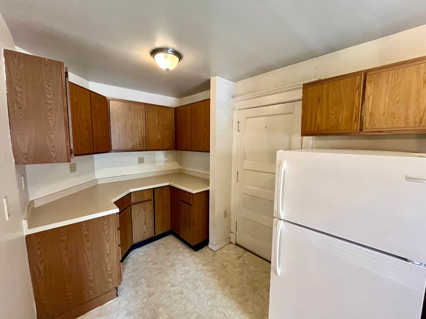 Milwaukee Apartment: 2507-2515 N Stowell