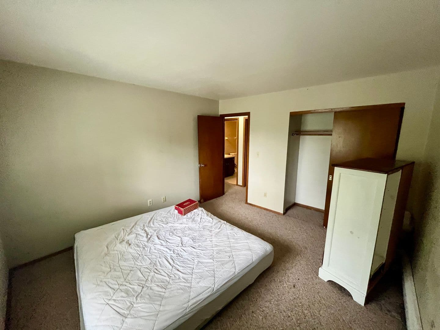Germantown Apartment: W155N11352 Sylvan Circle