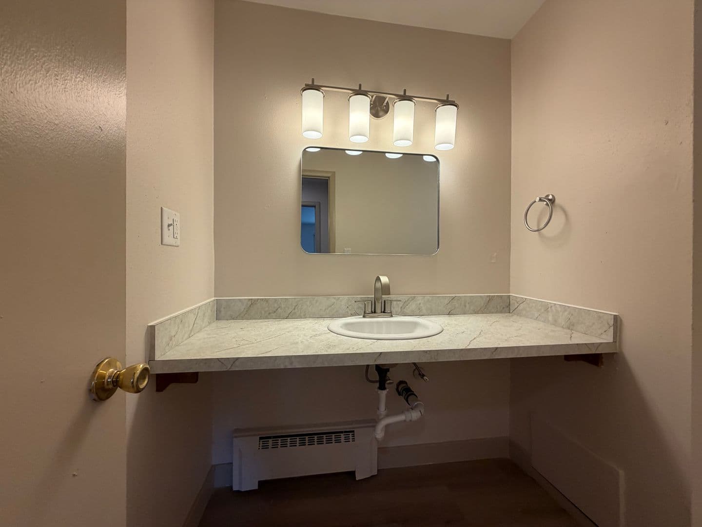 Green Bay Apartment: 1680 Shawano Ave