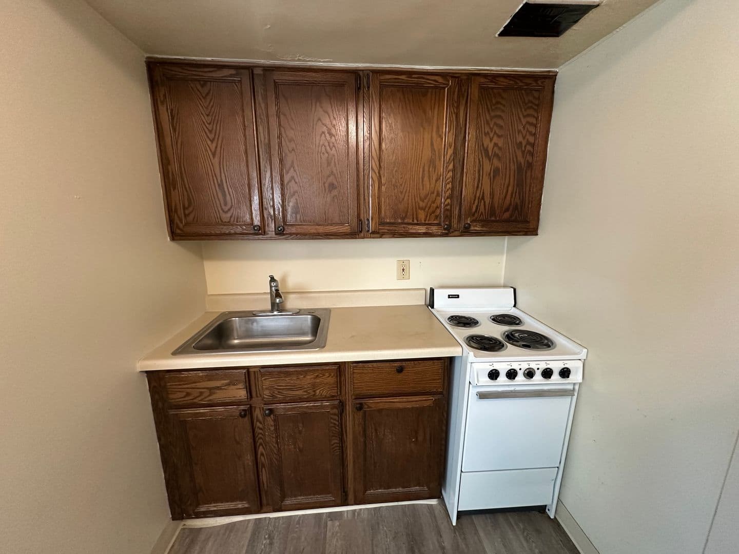 Milwaukee Apartment: 1029 E Knapp St