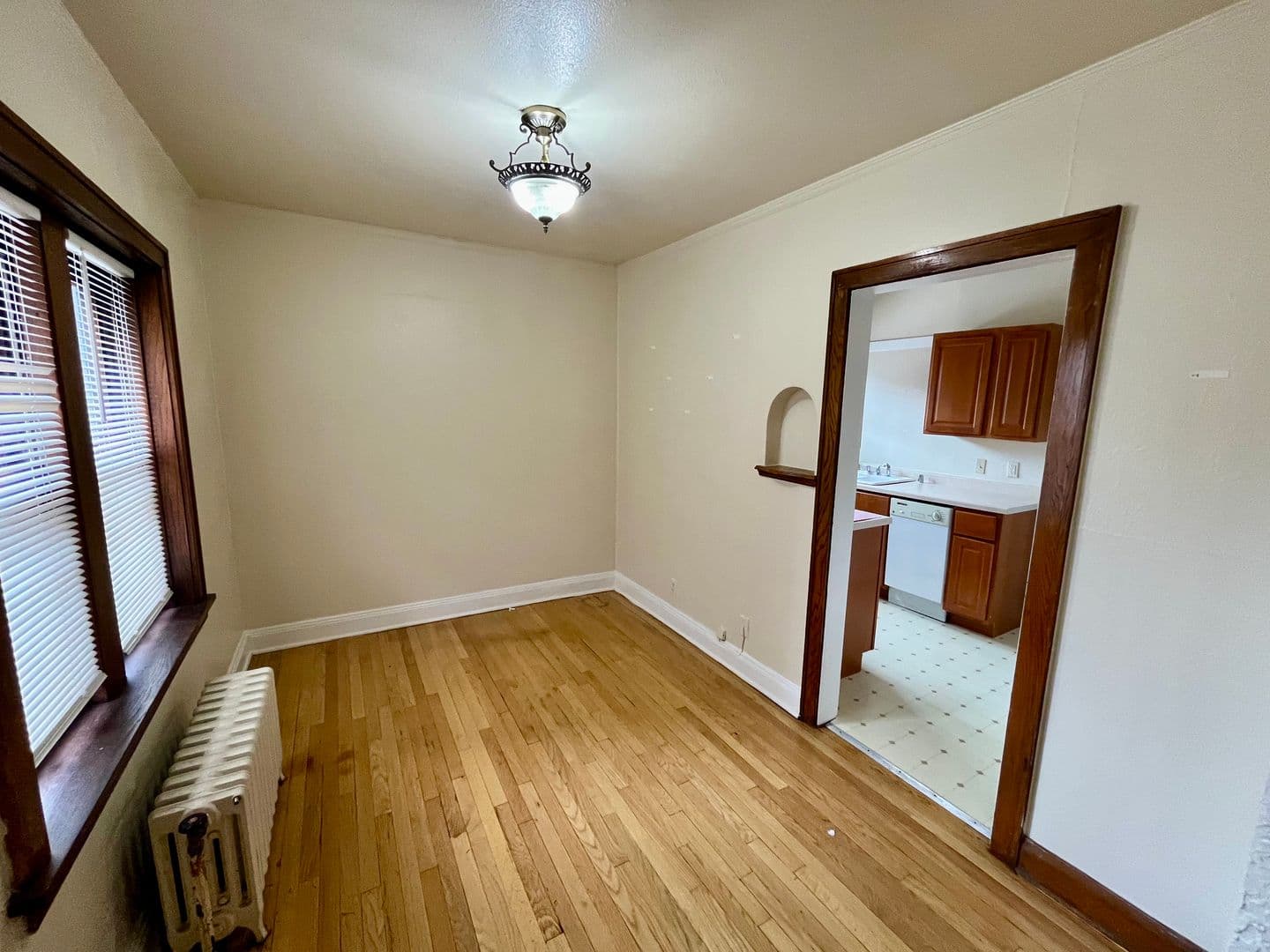 Shorewood Apartment: 4422 N Oakland Ave