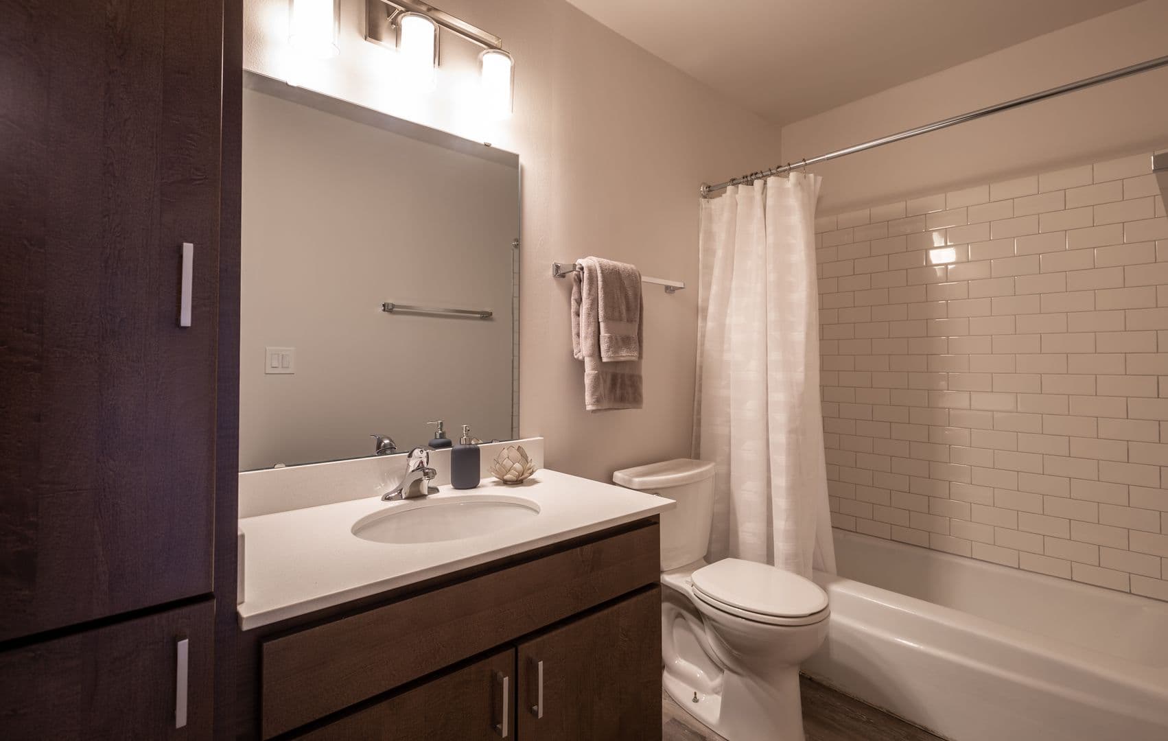 Milwaukee Apartment: 2867 S. Kinnickinnic Ave.