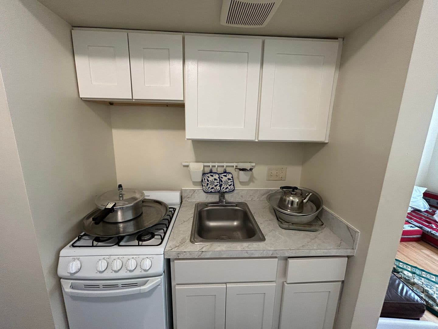 Milwaukee Apartment: 1819 N. Cambridge Ave.