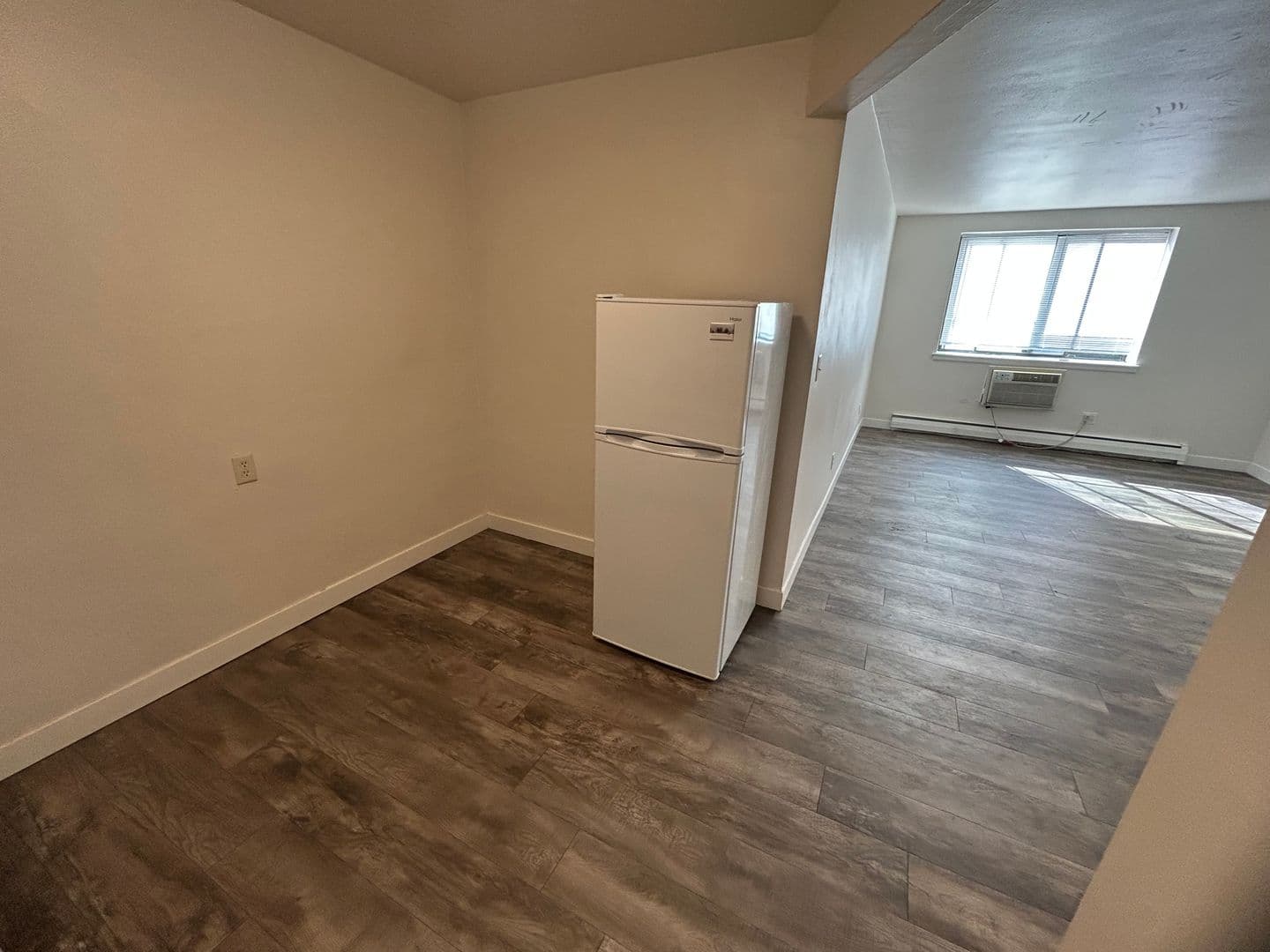 Milwaukee Apartment: 2555 N Farwell Ave