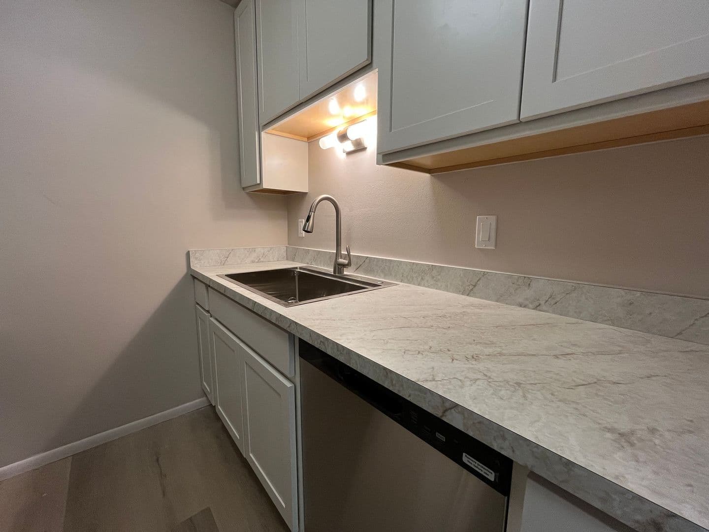 Milwaukee Apartment: 4246 S 60th St