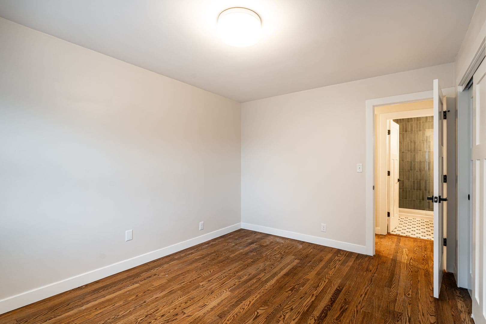 Milwaukee Apartment: 2600 E Kenwood Blvd