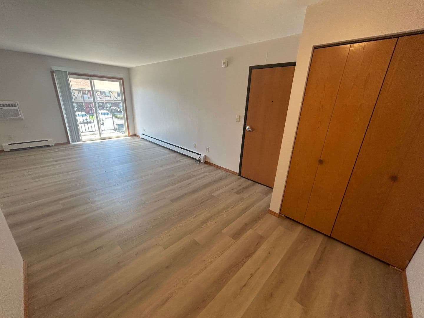 Menasha Apartment: 992 Third Street