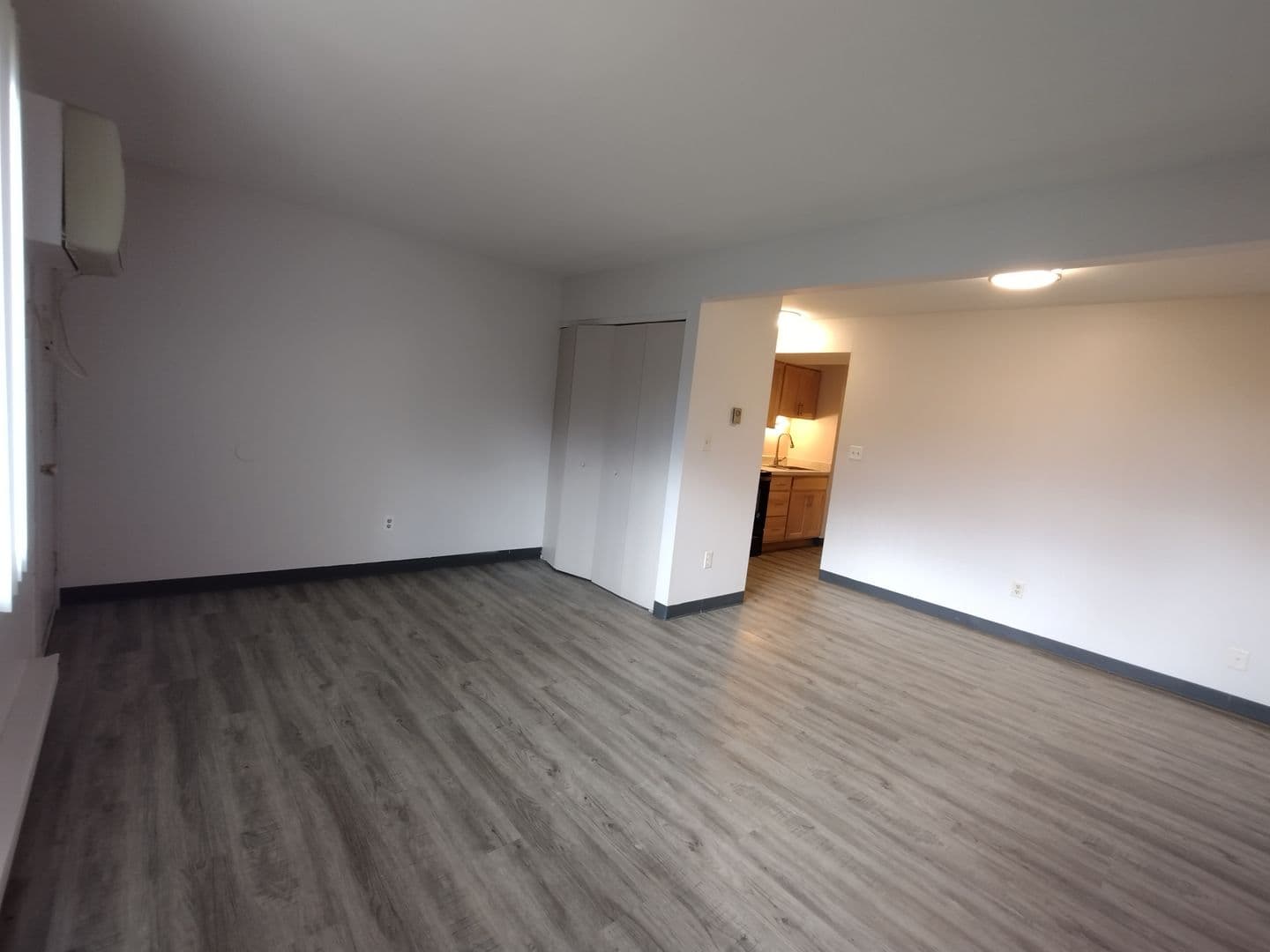 Menasha Apartment: 988 Third Street