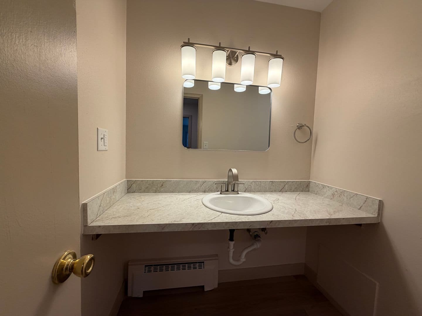 Green Bay Apartment: 1686 Shawano Ave