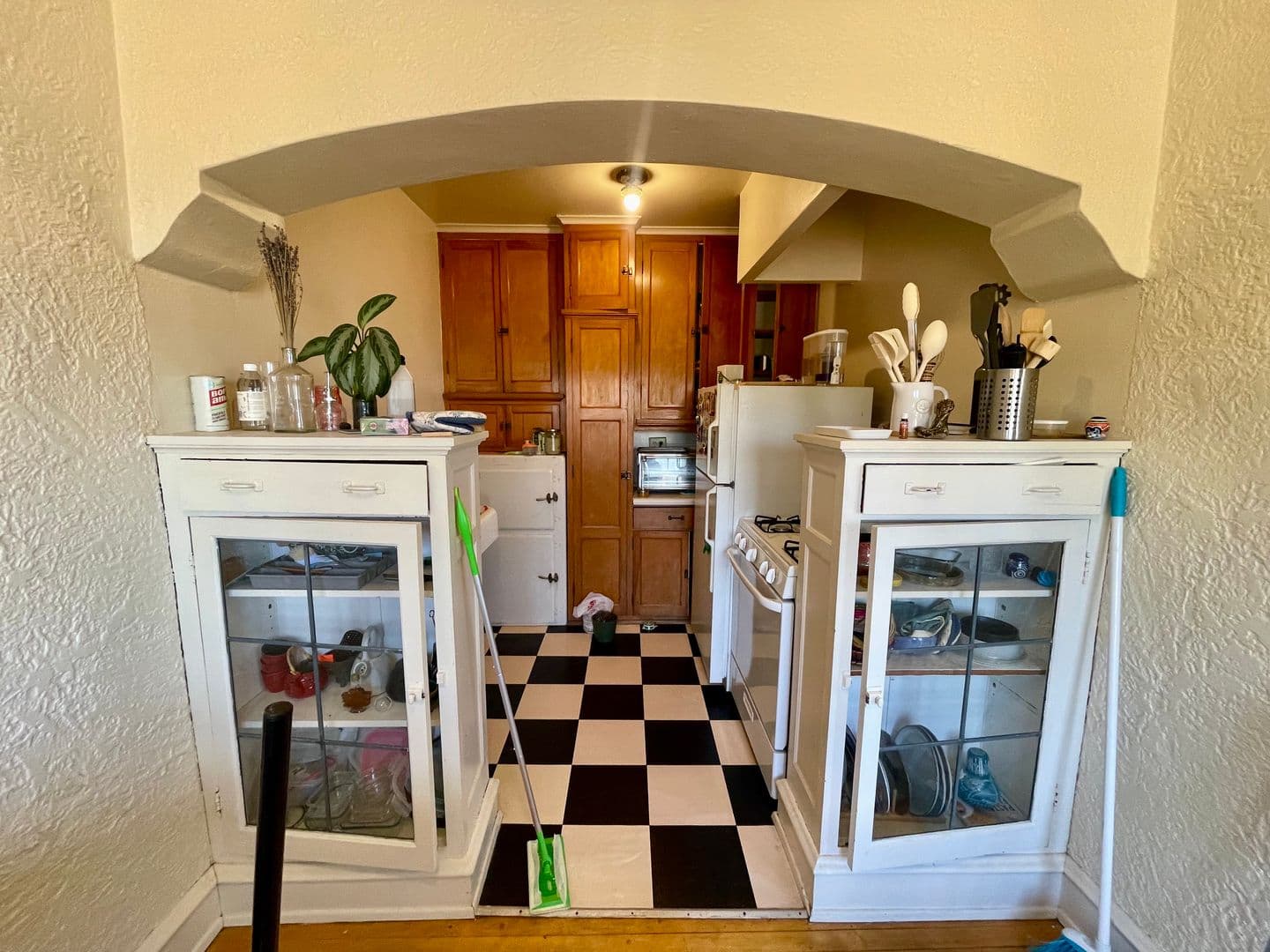 Milwaukee Apartment: 2027 N Prospect