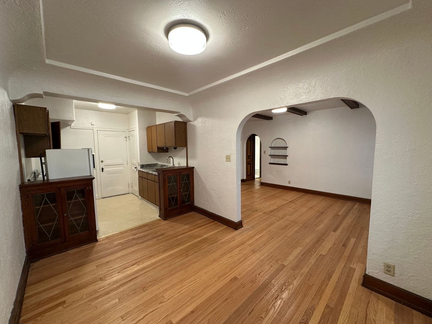 Shorewood Apartment: 4480 N Oakland Ave
