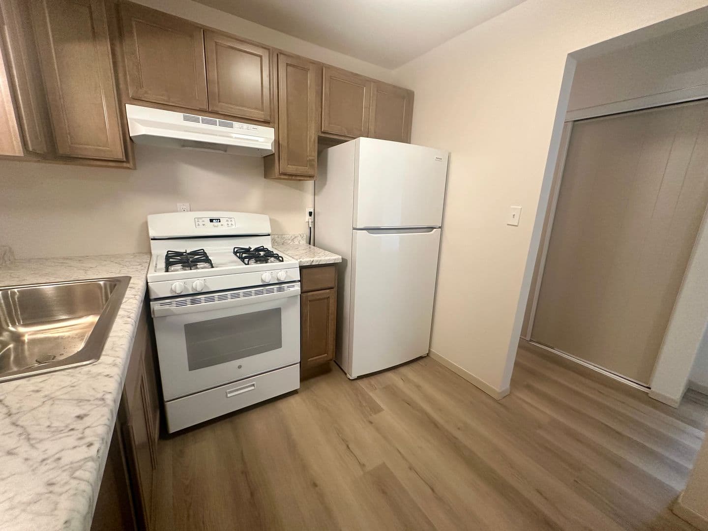 Green Bay Apartment: 1670 Shawano Ave