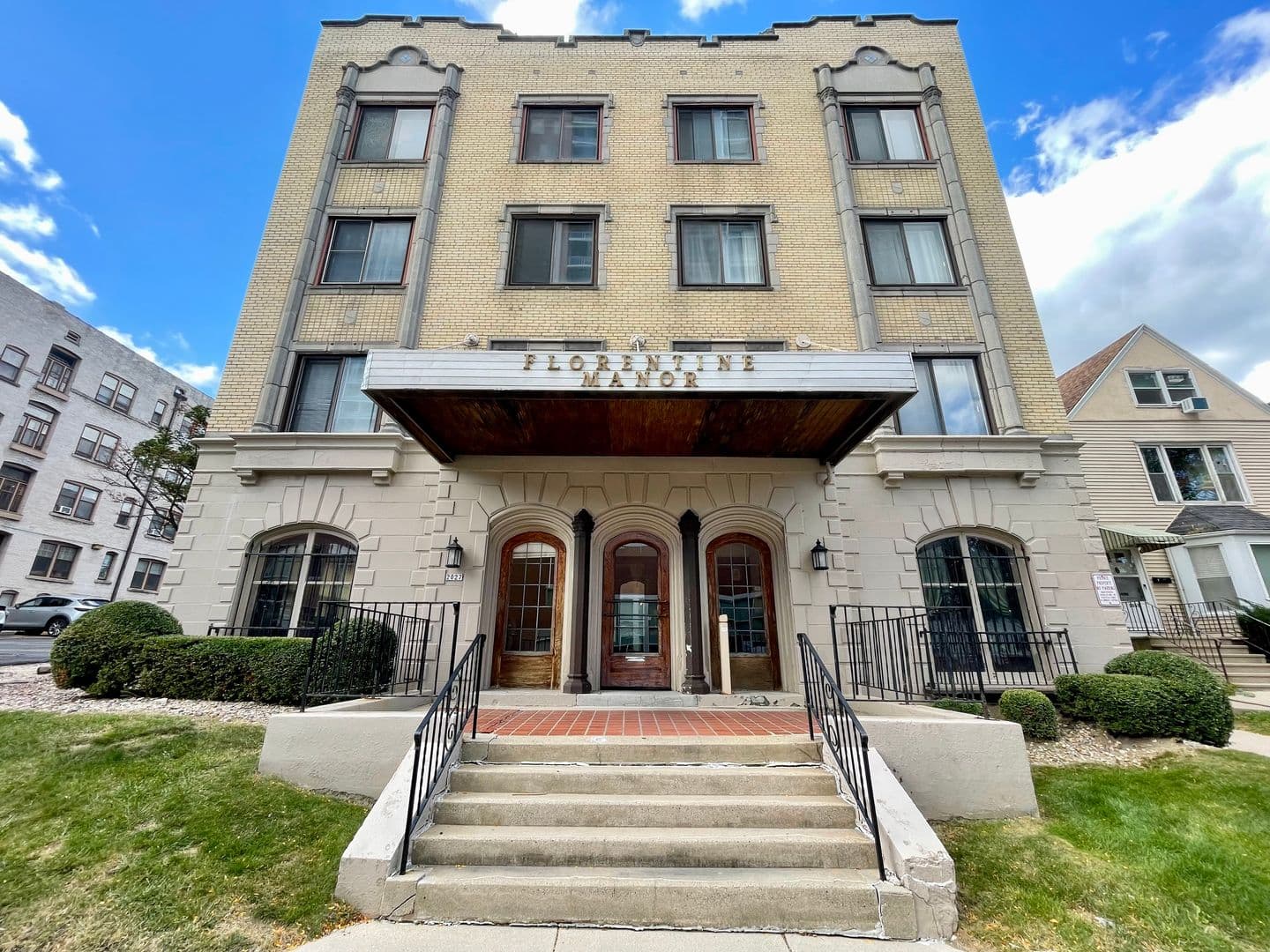 Milwaukee Apartment: 2027 N Prospect