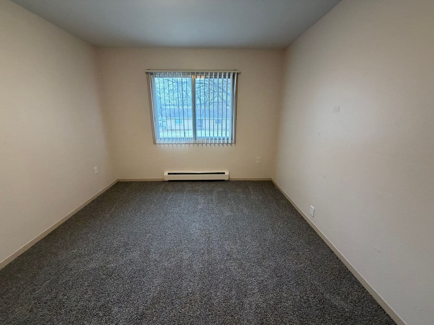 Green Bay Apartment: 1680 Shawano Ave