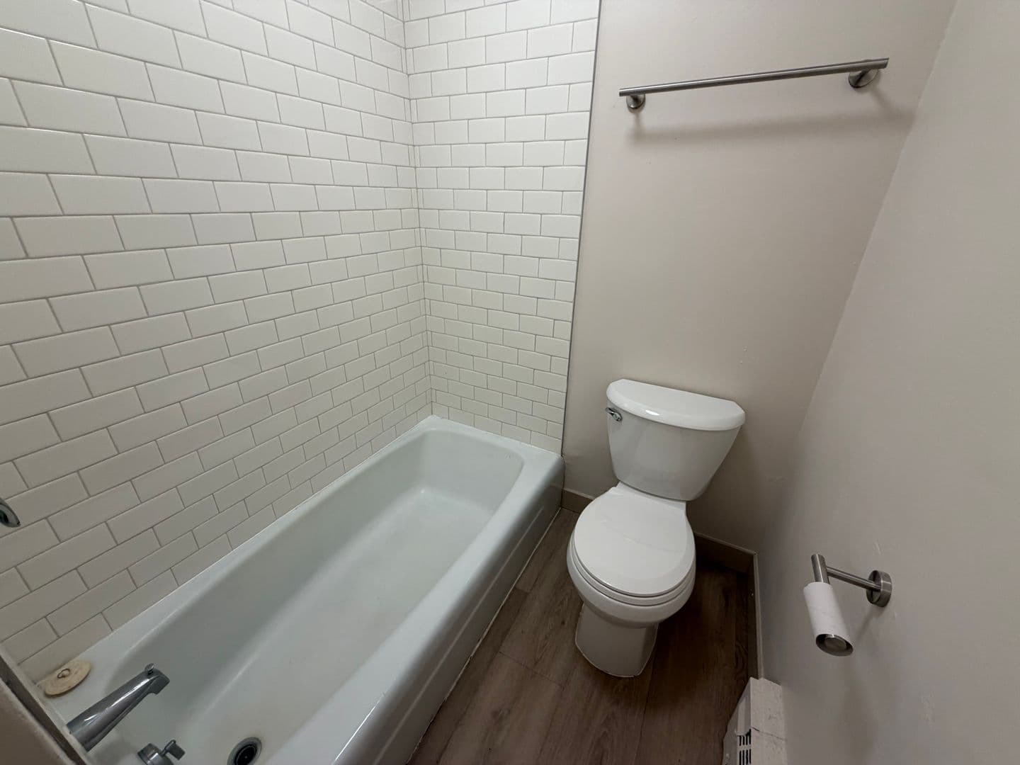 Green Bay Apartment: 1686 Shawano Ave