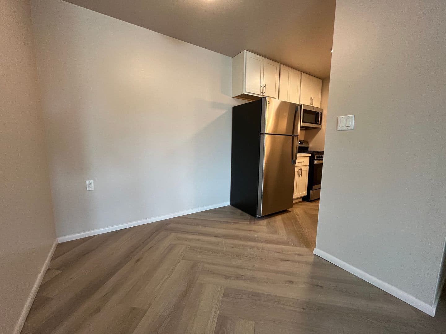 Milwaukee Apartment: 4246 S 60th St