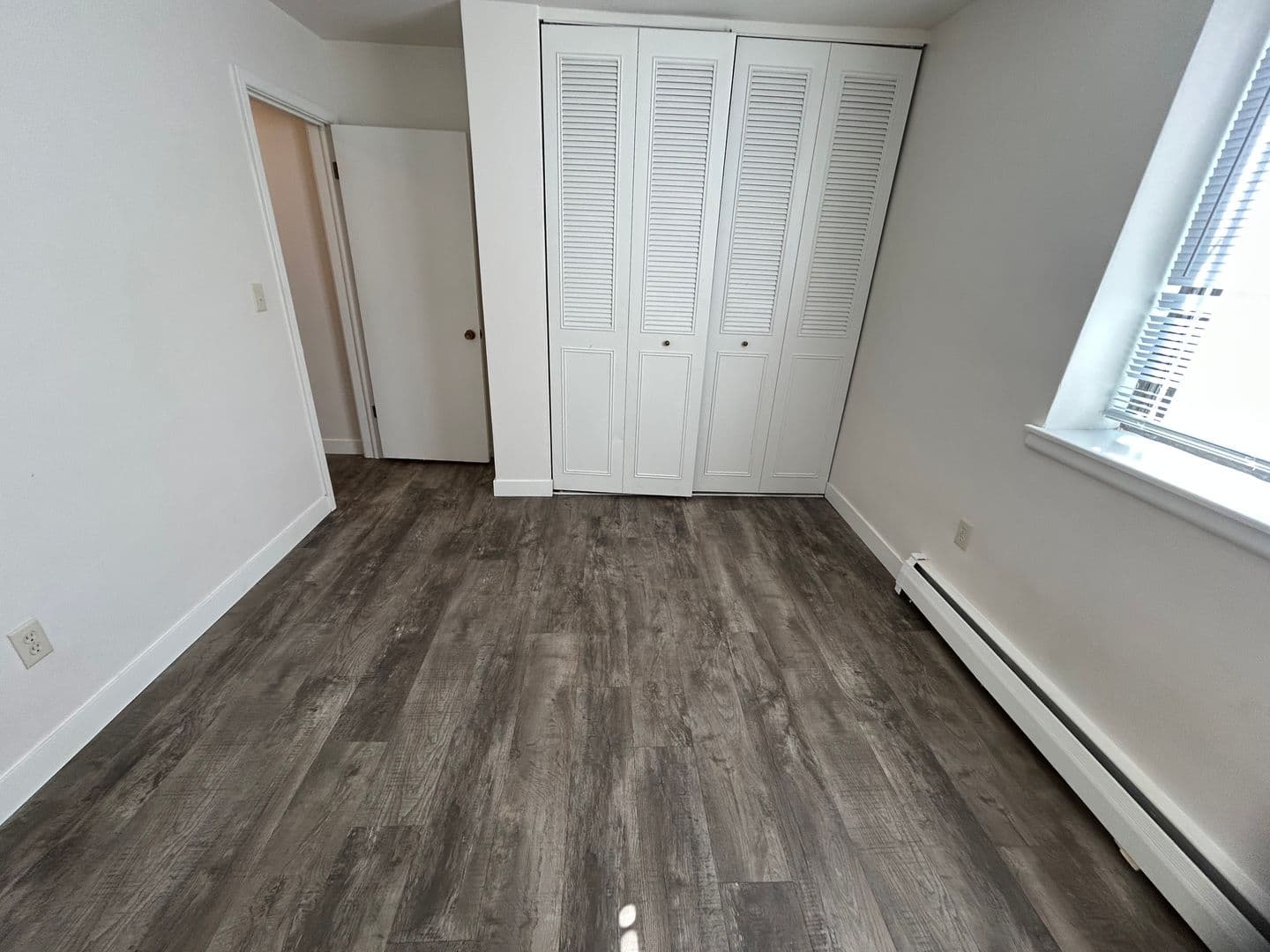 Milwaukee Apartment: 2555 N Farwell Ave