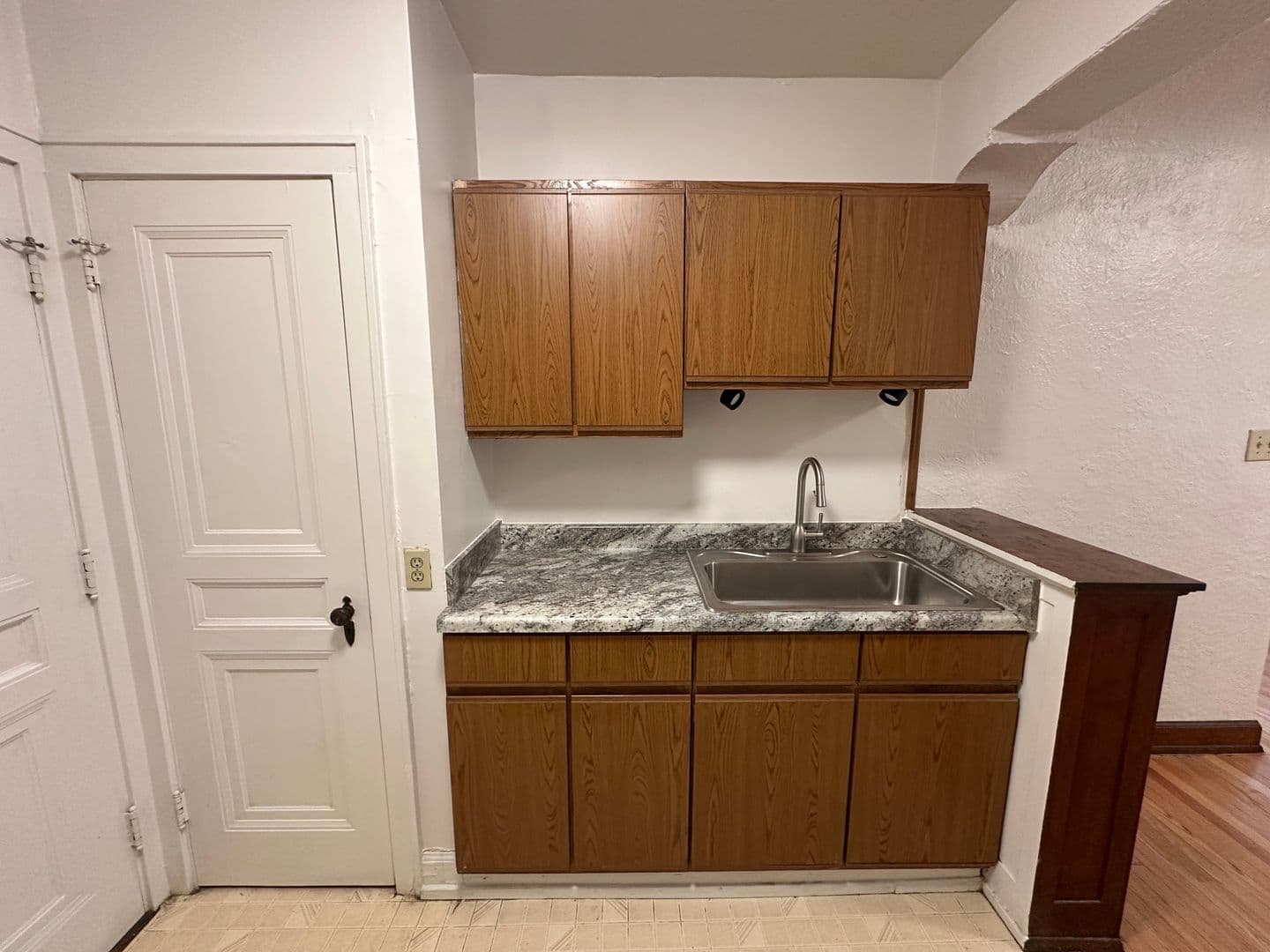 Shorewood Apartment: 4480 N Oakland Ave