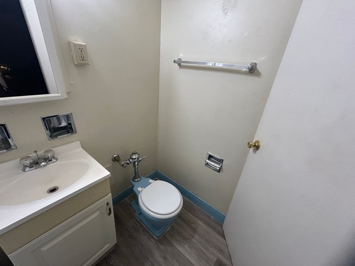 Milwaukee Apartment: 1029 E Knapp St