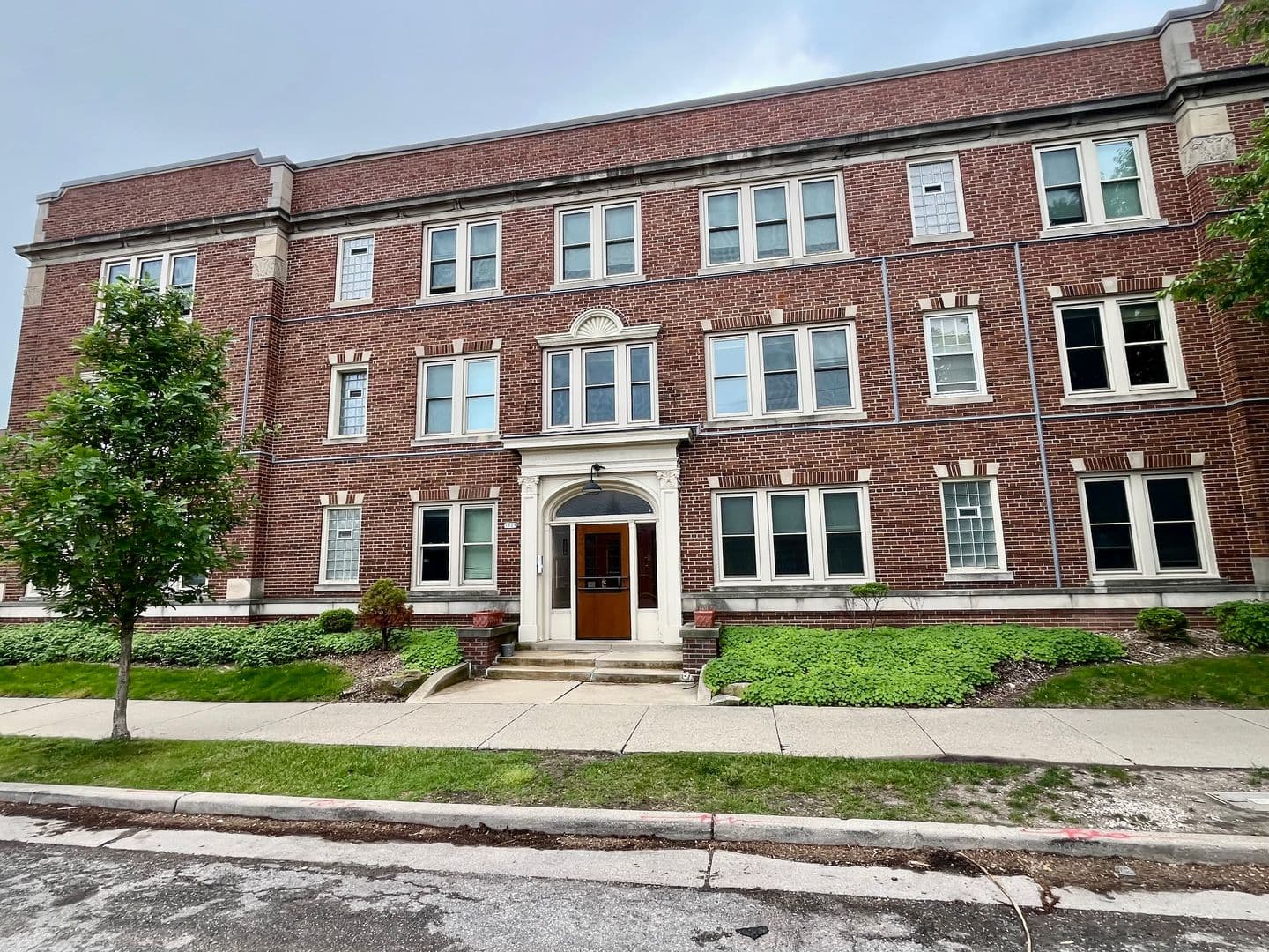 Milwaukee Apartment: 1725 E Park Place