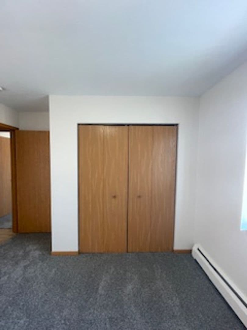 Green Bay Apartment: 125 S Platten St