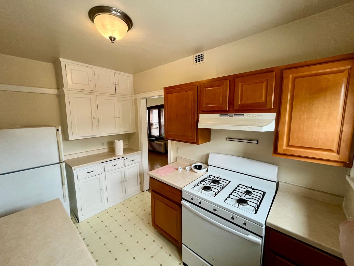 Shorewood Apartment: 4422 N Oakland Ave