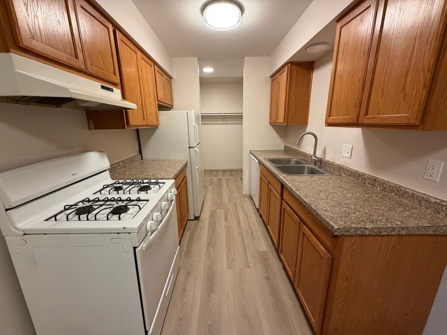 Green Bay Apartment: 1686 Shawano Ave